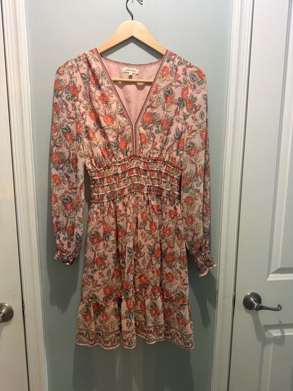 Max Studio Pink Floral Smocked Waist V‑Neck Mini Dress